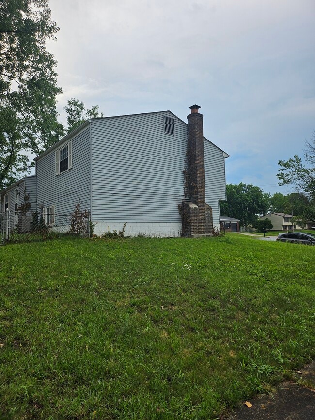 Building Photo - 2551 Niantic Dr