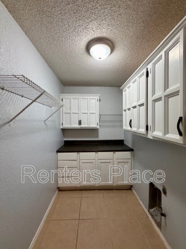 Building Photo - 6824 E 95th St