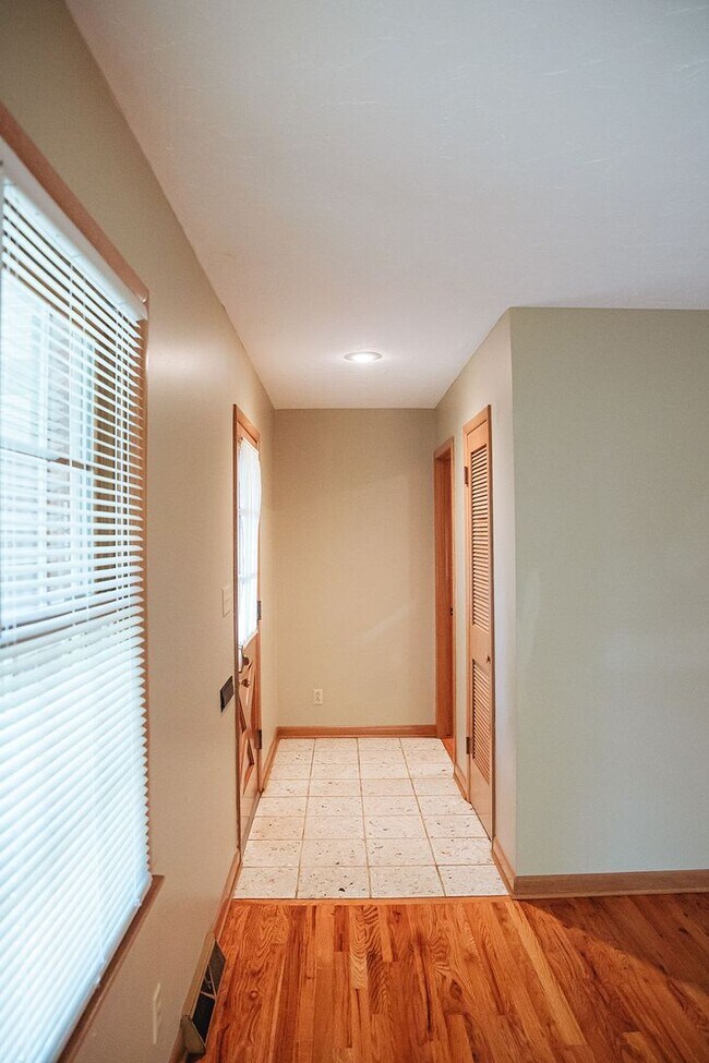 Building Photo - 3 Bed 3 Bath Home