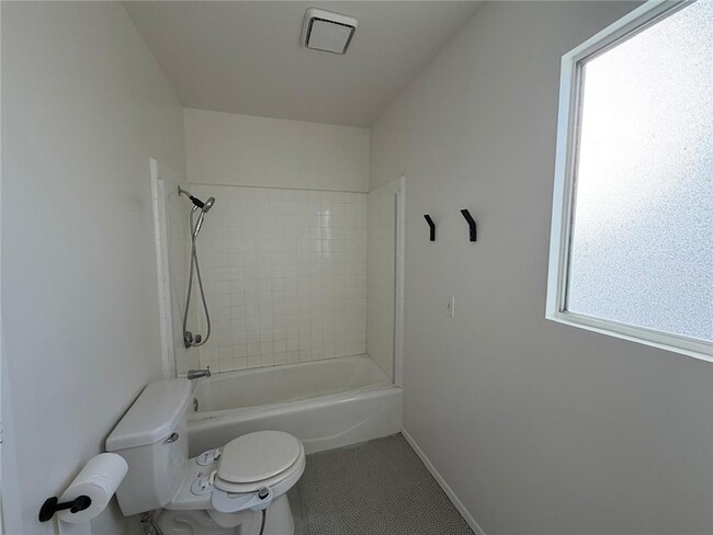 Building Photo - 911 N Beaudry Ave