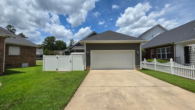 Building Photo - 3120 Mayflower Ln