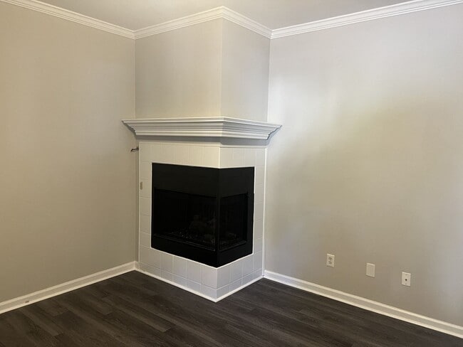 Building Photo - Beautifully updated townhome in Smithy Glen, Coventry!