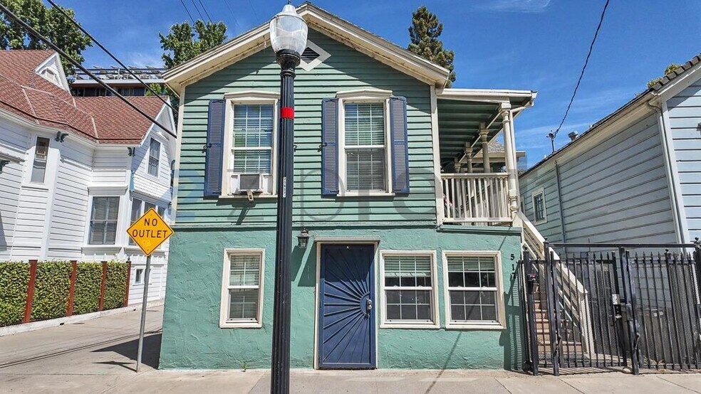 Building Photo - Unit B