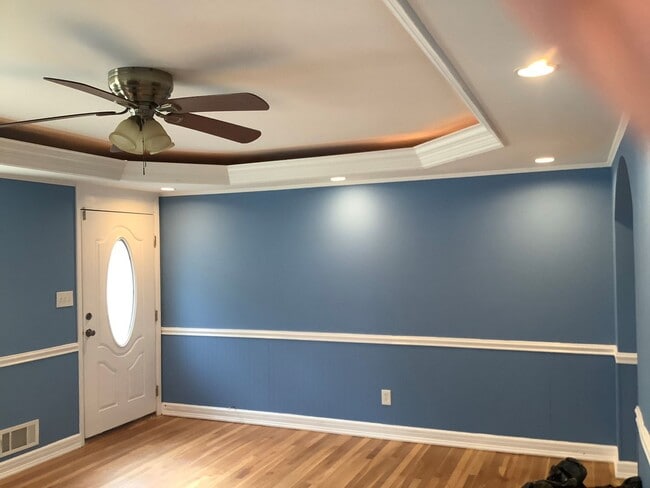 Building Photo - SPACIOUS SINGLE FAMILY HOME FOR RENT