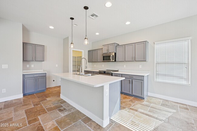 Building Photo - 25965 W Oraibi Dr