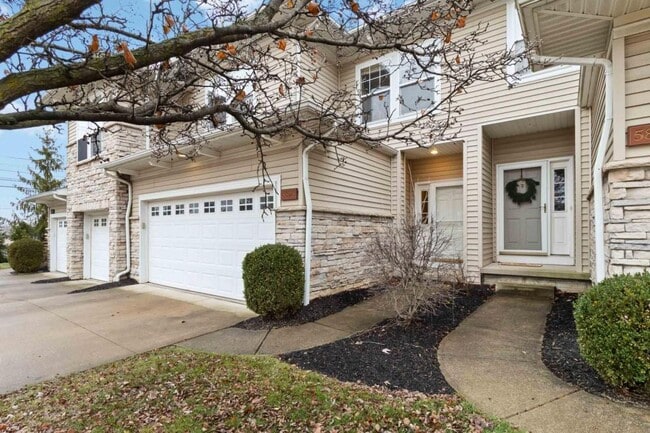 Building Photo - 5825 Crescent Ridge Dr