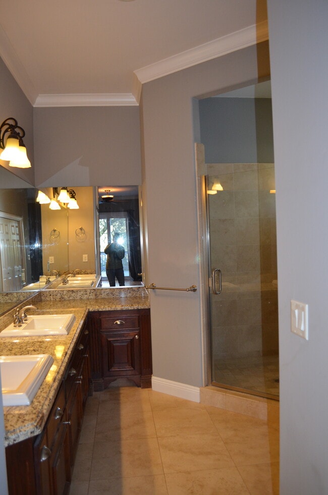 Building Photo - 2111 Deer Valley Rd