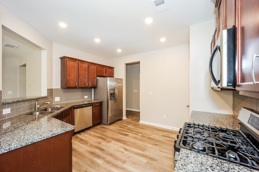 Building Photo - 3232 Baylor Cir