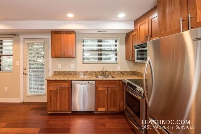 Building Photo - 1354 Euclid St NW