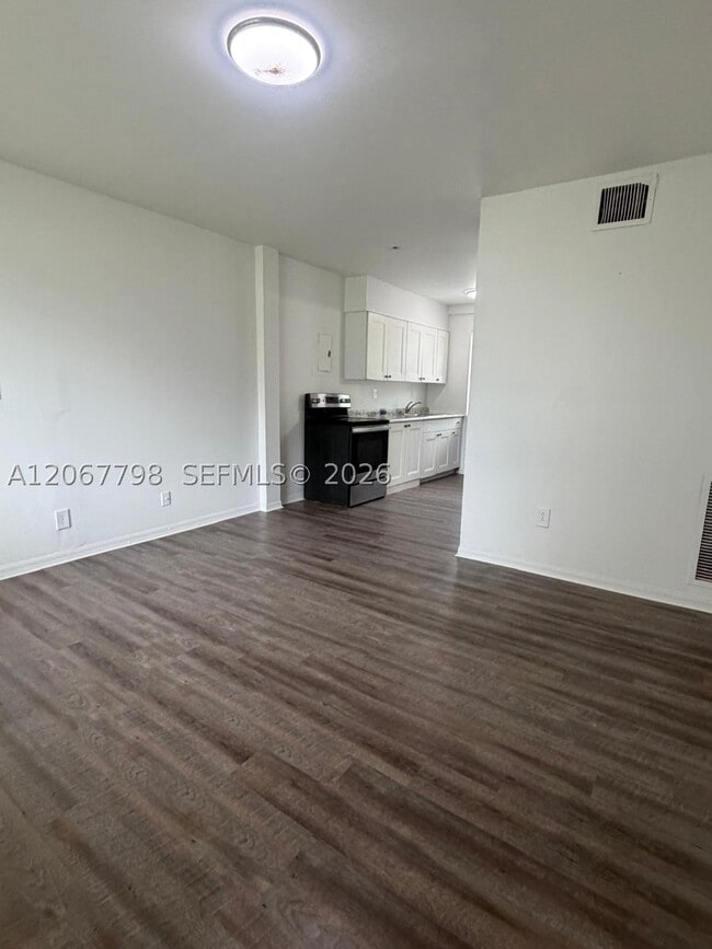 Building Photo - 670 NE 88th St
