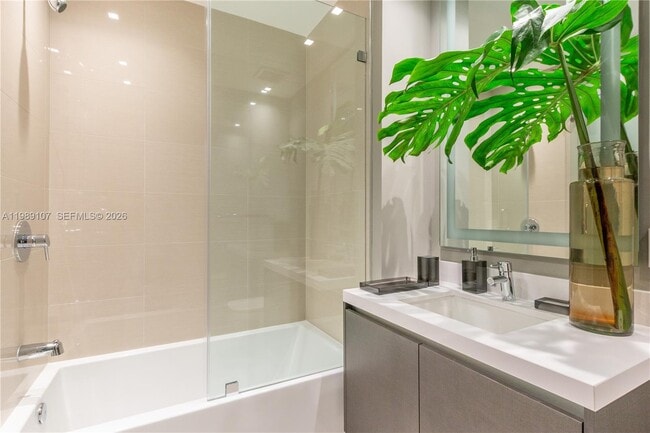 Building Photo - 851 NE 1st Ave