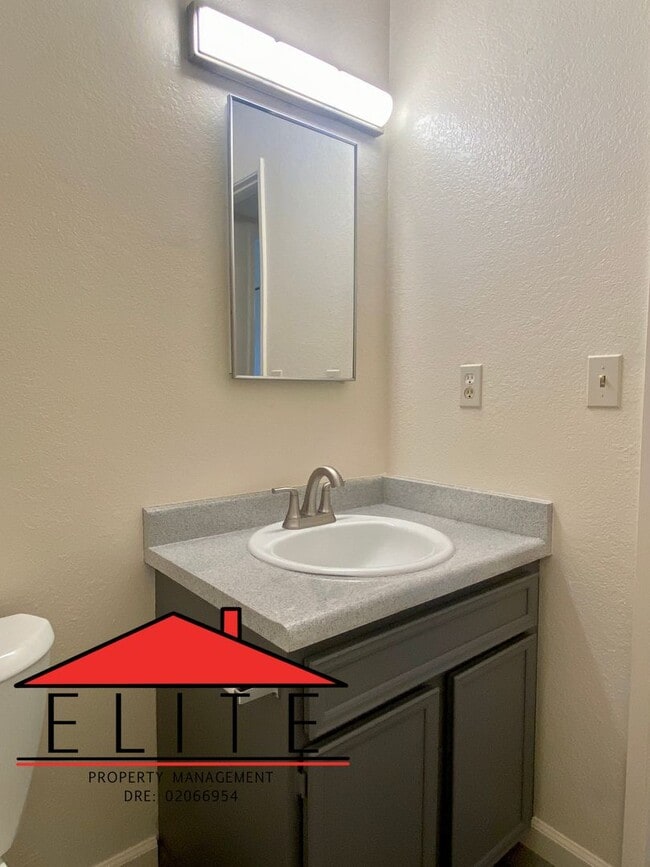 Building Photo - 645RC