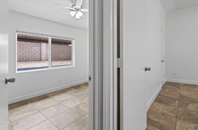 Building Photo - 4902 W Crocus Dr