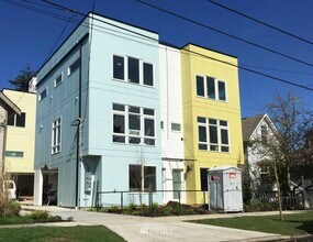 Building Photo - Contemporary 3 Bed 2.5 Bath Home with Rooftop Deck in Ballard