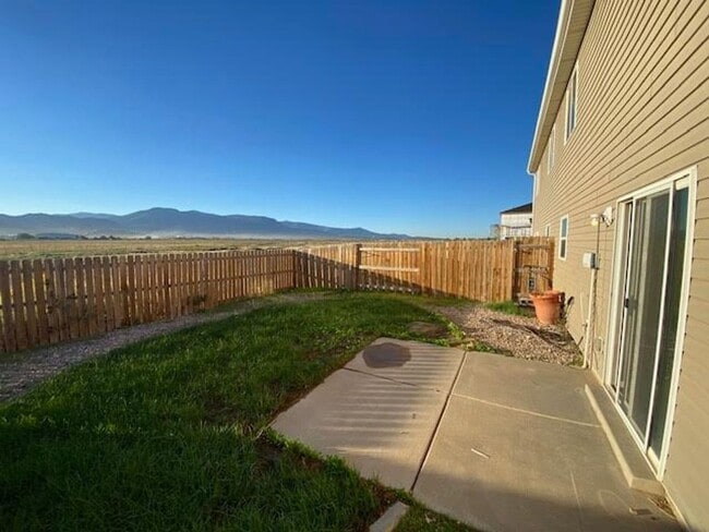 Building Photo - 3 Bedroom, 2.5 Bathroom Twin Home in Gemini Meadows