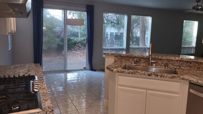 Building Photo - 6121 Lockridge Dr