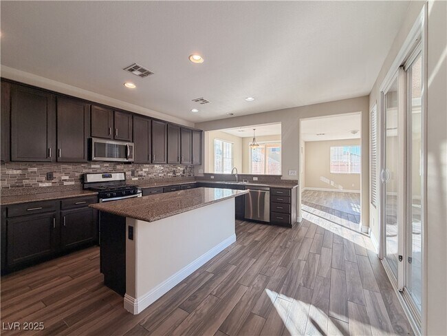 Building Photo - 10733 Mentesana Ave