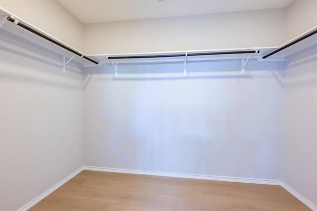 Building Photo - 1918 Tasmanian Tiger Trace