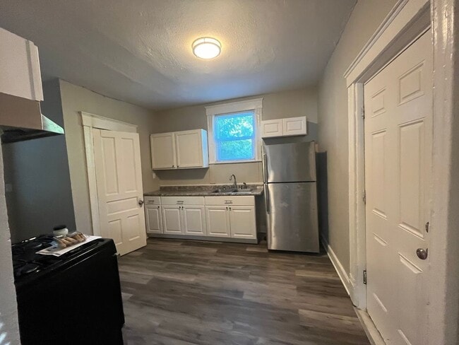 Building Photo - 3666 Glenway Ave