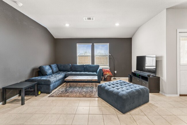 Building Photo - 4906 Karen Grn Dr