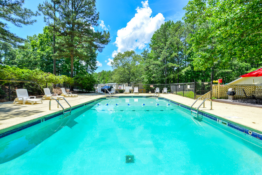 Building Photo - Lakeside Townhomes