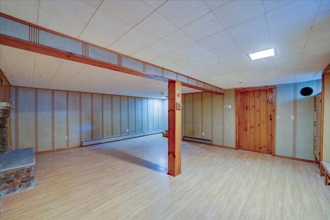 Building Photo - 3 Bedroom Apartment in Burlington VT Avail...