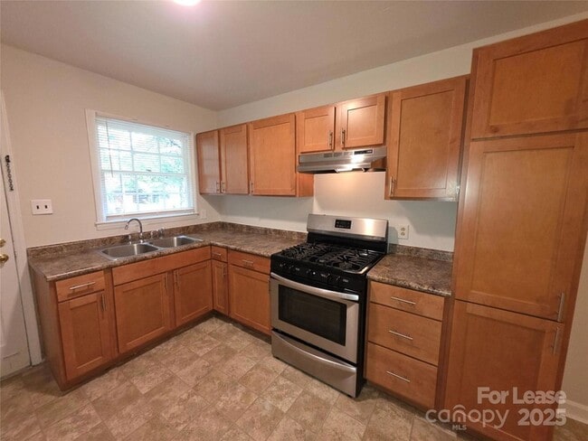 Building Photo - 3721 Driftwood Dr