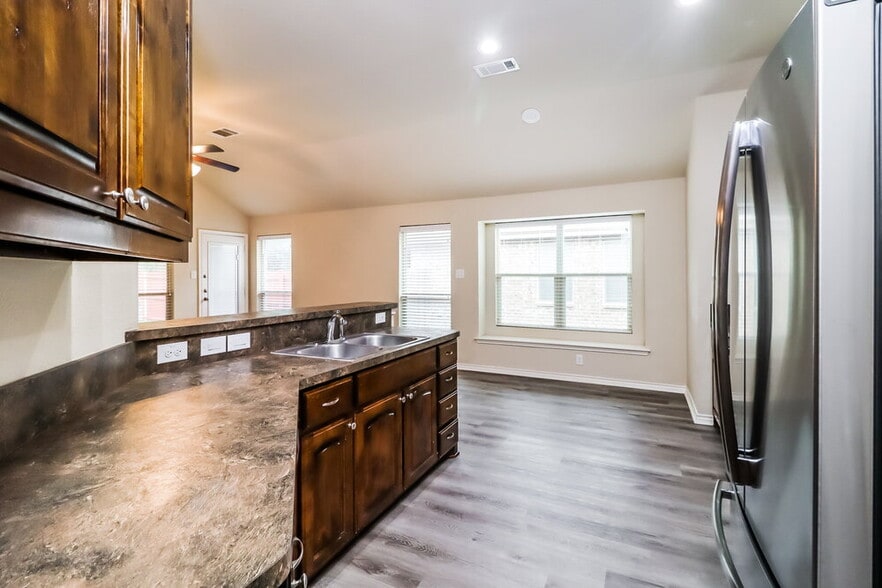 Building Photo - 160 Spring Hollow Dr