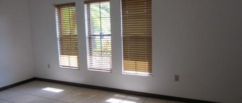 Building Photo - 2200 Oakview Cir