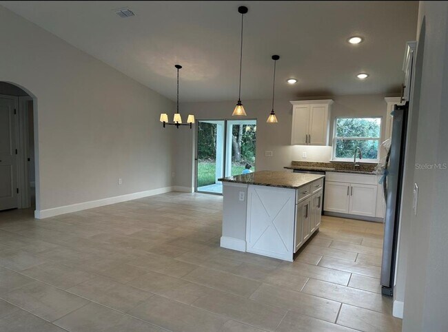 Building Photo - 1450 5th Ave