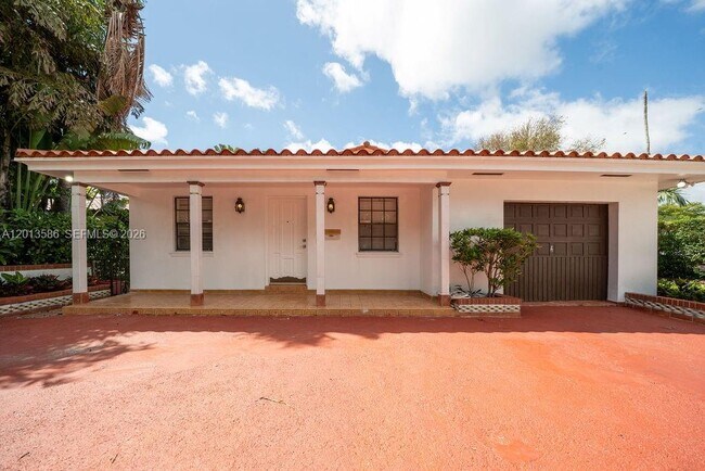 Building Photo - 1550 S Greenway Dr
