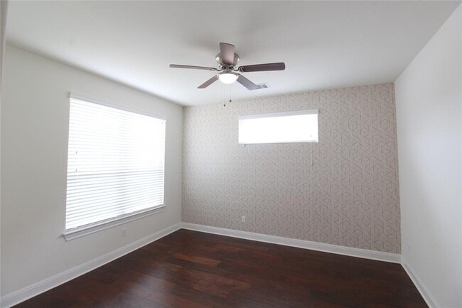 Building Photo - 5800 Viejo Dr