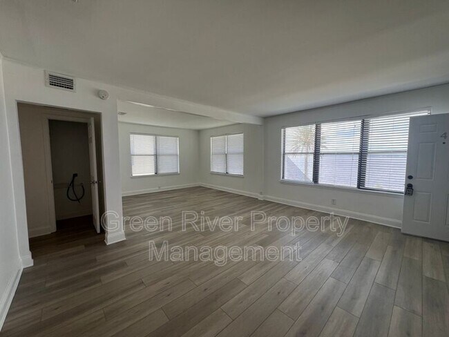 Building Photo - 1789 River Rd