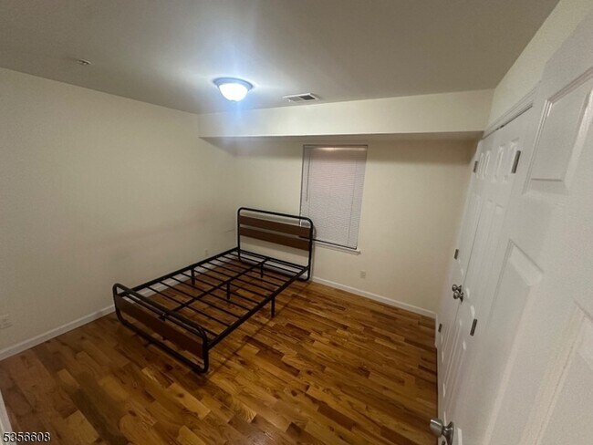 Building Photo - 283-285 Morris Avenue Unit