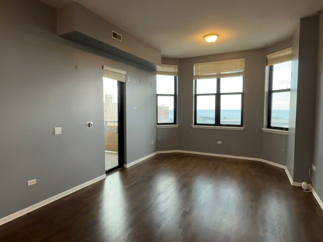 Building Photo - 1464 S Michigan Ave