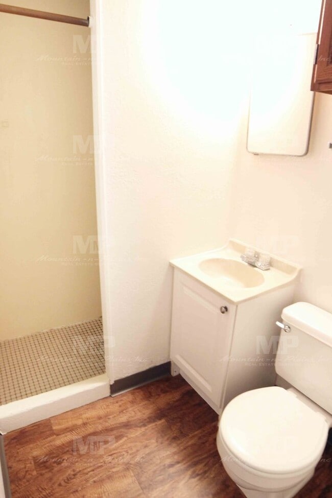 Building Photo - 812 W Myrtle St