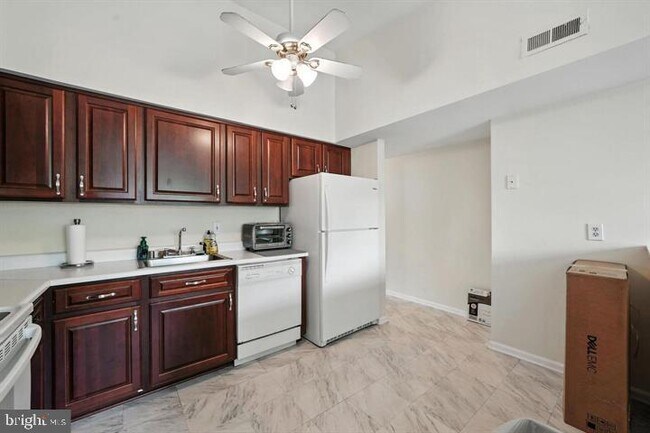 Building Photo - 20315 Beaconfield Terrace