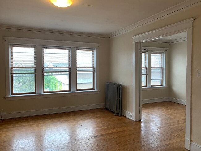 Building Photo - 1318-20 Van Buren