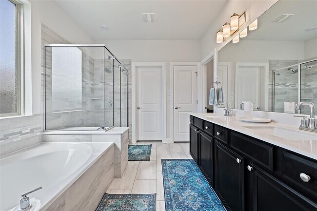 Building Photo - 134 Longmire Cv