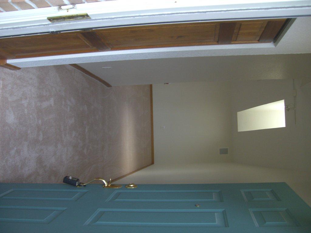Building Photo - 722 Hilltop Ln