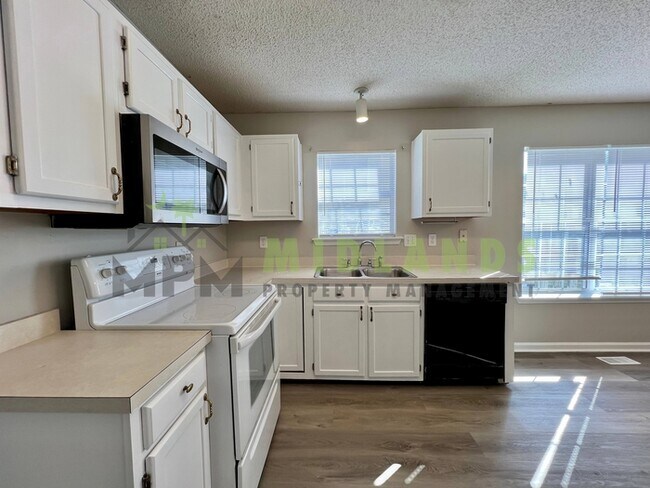 Building Photo - 5 Bridle Path Court