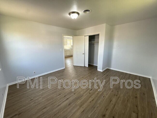 Building Photo - 2716 N Buffum St