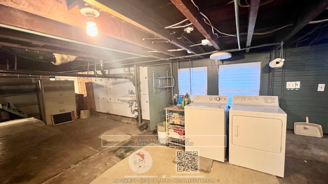 Building Photo - Beautiful 3 bedroom  home with lush backya...