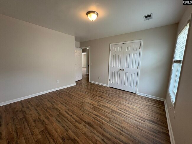 Building Photo - 137 Rossmore Dr