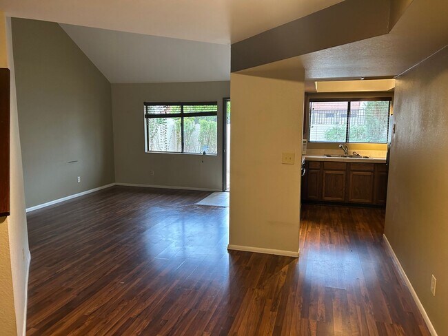 Building Photo - 2 bed + Bonus Room/Loft and 2 car garage