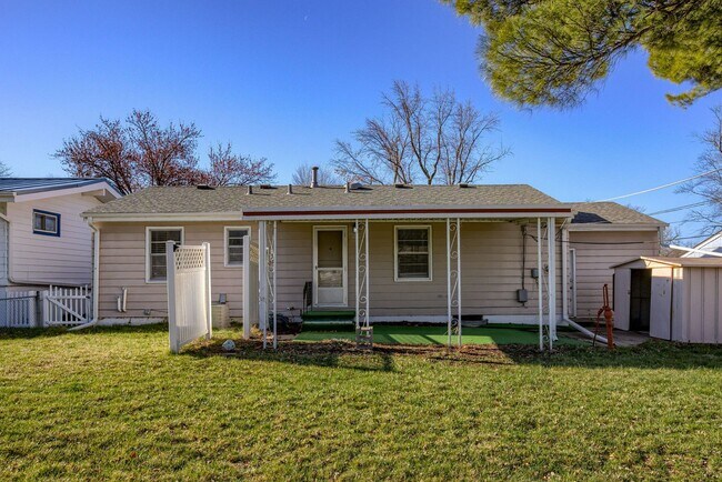 Building Photo - 4 Bedroom Westside Ranch!!