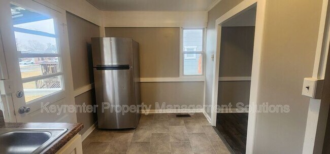 Building Photo - 527 S Magnolia Ave