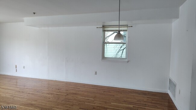 Building Photo - 540 15th Ave