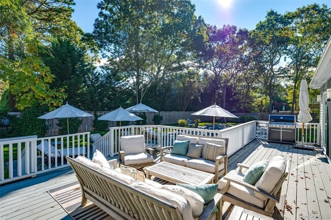 Building Photo - 6 Bridle Path