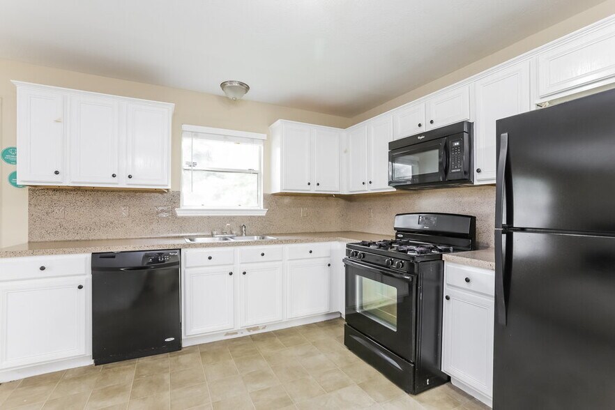 Building Photo - 8019 Scarlet Tanager Dr